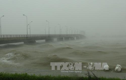 Nhiều địa phương thiệt hại nặng nề do bão số 10 